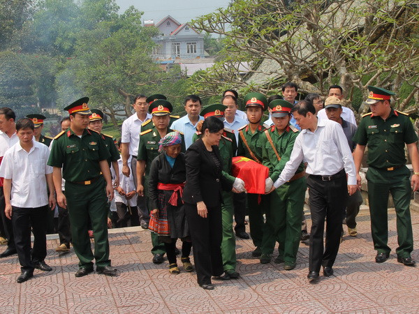 Truy điệu, an táng hài cốt liệt sỹ quân tình nguyện hy sinh tại Lào ảnh 1