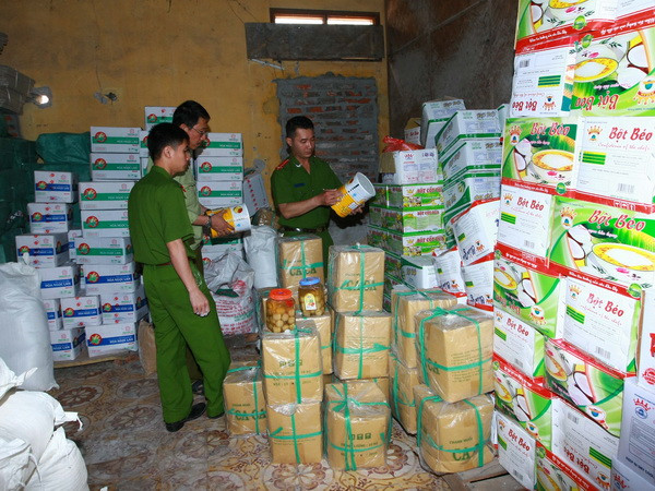 Hà Nội phát hiện nhiều sản phẩm gia vị không rõ nguồn gốc ảnh 1