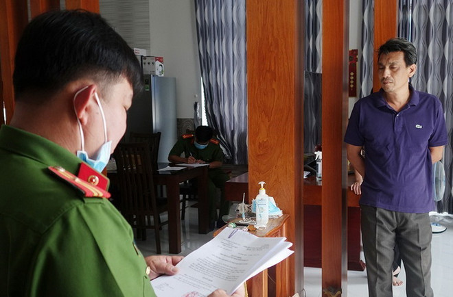 Tạm giam cán bộ Cục Hải quan An Giang vì vụ buôn lậu 100 tấn đường ảnh 1