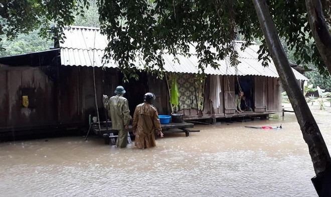 Quảng Bình: Mưa lũ làm hai người mất tích, hơn 1.300 ngôi nhà bị ngập ảnh 1