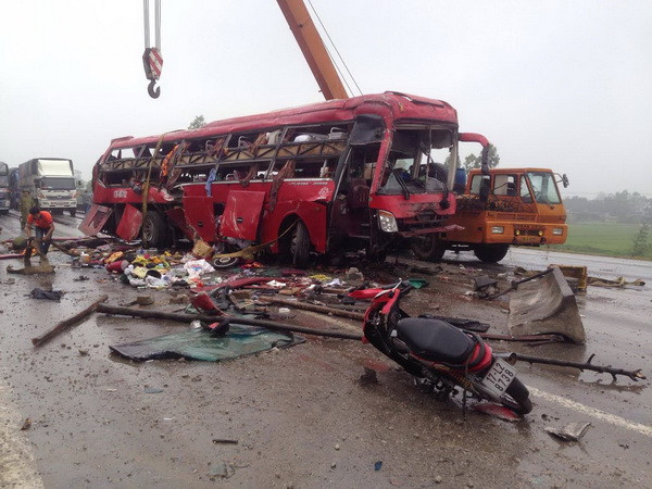 Hà Tĩnh: Tai nạn lật xe ôtô giường nằm khiến hai người chết ảnh 1