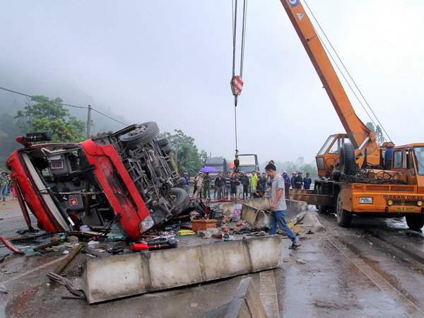 Hỗ trợ nạn nhân trong vụ lật xe khách giường nằm tại Hà Tĩnh ảnh 1