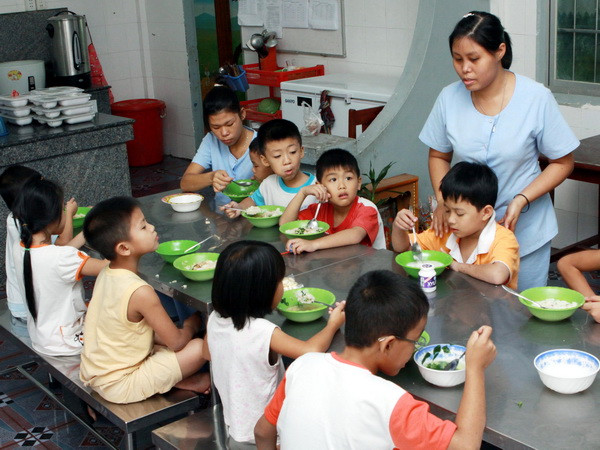 Có thể buộc thôi việc bảo mẫu hành hạ trẻ em bị nhiễm HIV ảnh 1