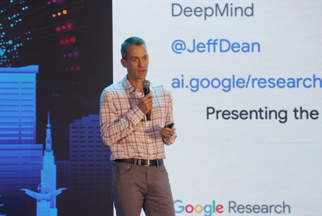 Ông Jeff Dean, Giám đốc Khoa học của Google phát biểu tại Hội nghị. (Ảnh: Thu Hương/TTXVN) ttxvn_ong Jeff Dean.jpg