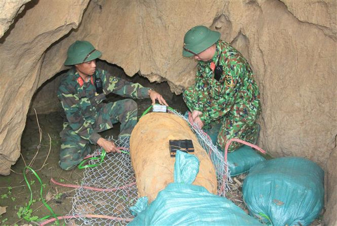 Hủy nổ thành công quả bom nặng khoảng 500kg sót lại sau chiến tranh ảnh 1