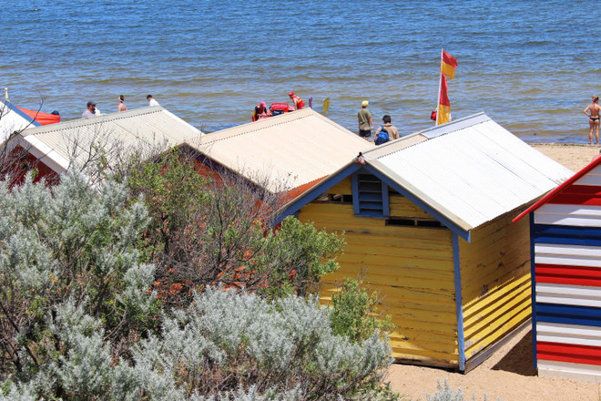 Độc đáo những ô nhà sặc sỡ 100 năm tuổi bên bờ biển Australia ảnh 7