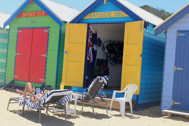 Độc đáo những ô nhà sặc sỡ 100 năm tuổi bên bờ biển Australia ảnh 4