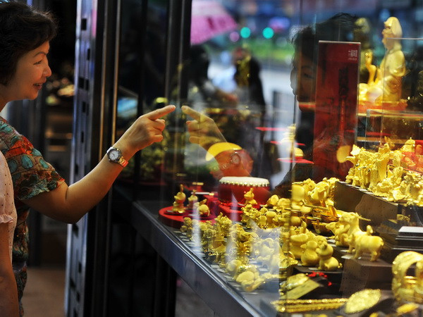 Giá vàng áp sát mức cao nhất gần bảy tháng rưỡi qua ảnh 1