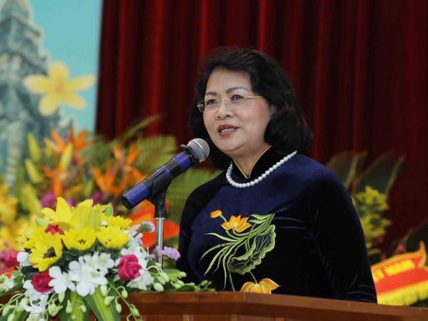 Phó Chủ tịch nước Đặng Thị Ngọc Thịnh phát biểu chào mừng tại buổi lễ. (Ảnh: Phương Hoa/TTXVN) Đại sứ quán Lào tổ chức đón Tết cổ truyền Bun Pi May tại Hà Nội ảnh 2