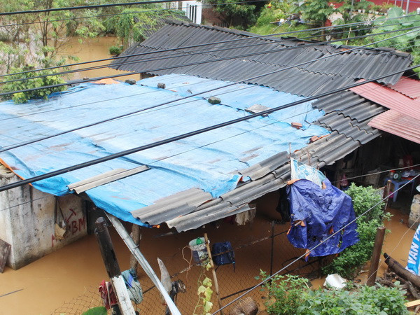 Sơn La: Lở đá phá hủy hoàn toàn 1 ngôi nhà, 2 mẹ con thương nặng ảnh 1
