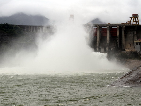 Thủy điện Bắc Hà xả nước, lũ trên sông Chảy đang lên nhanh ảnh 1