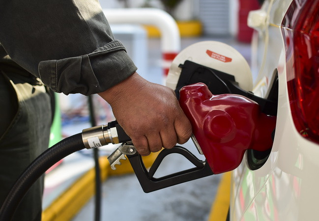 Giá dầu trên thế giới chạm mức cao nhất trong vòng 28 tháng ảnh 1