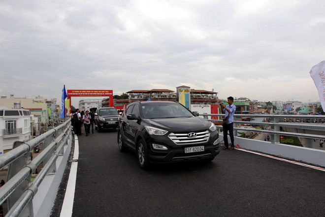 Thành phố Hồ Chí Minh thông xe nhánh cầu vượt thép Phạm Ngũ Lão ảnh 1