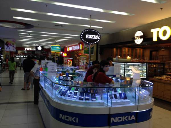 Ba quầy hàng điện thoại ở Big C Thăng Long bị mất trộm ảnh 1