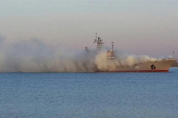 Tự vệ Crimea đoạt tàu chiến Ukraine cuối cùng ở Crimea ảnh 1