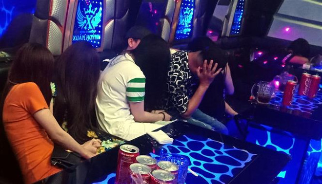 Phát hiện 20 thanh niên dương tính với ma túy trong quán karaoke ảnh 1
