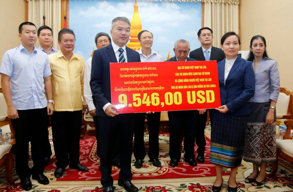 Cộng đồng người Việt quyên góp ủng hộ người dân Lào gặp thiên tai ảnh 1