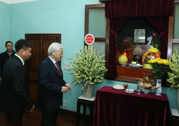 Tổng Bí thư, Chủ tịch nước dâng hương tưởng niệm Chủ tịch Hồ Chí Minh ảnh 1