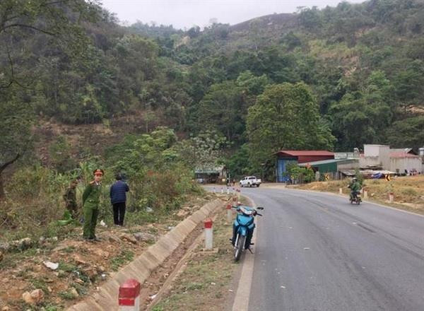 Sơn La: Ôtô lao xuống vực sâu, 1 người tử vong tại chỗ, 1 người hôn mê ảnh 1