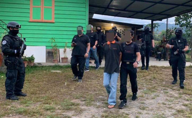 Cảnh sát Malaysia bắt giữ 13 nghi phạm khủng bố ảnh 1