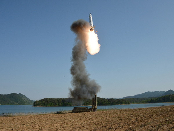 Nhật Bản thông qua nghị quyết phản đối Triều Tiên phóng tên lửa ảnh 1