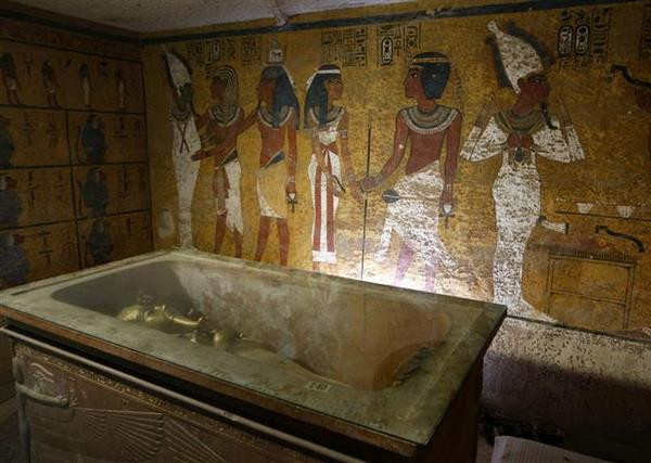 Ai Cập phát hiện lăng mộ Pharaoh gần quần thể kim tự tháp Giza ảnh 1