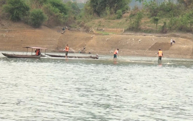 Tìm thấy thi thể nạn nhân bị đuối nước trên lòng hồ sông Đà ảnh 1