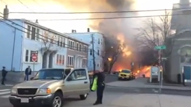 Mỹ: Cháy lớn tại Massachusetts, một tòa nhà hoàn toàn đổ sập ảnh 1