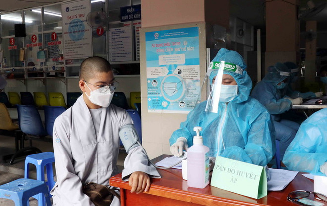 Nét đẹp “đạo-đời” chung tay chống dịch trên thành phố mang tên Bác ảnh 1