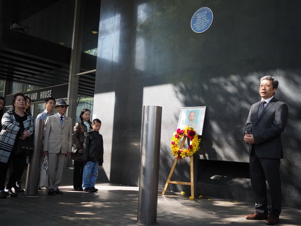 Kỷ niệm 128 năm ngày sinh Bác Hồ tại Lào, Cuba, Anh và Nam Phi ảnh 3