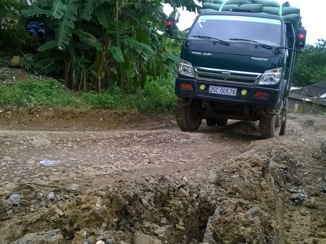 Cao Bằng: Xe quá tải ngang nhiên lộng hành trên Tỉnh lộ 207 ảnh 1
