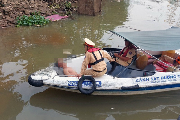 Kịp thời cứu sống một nam thanh niên nhảy cầu Đồng Nai ảnh 1