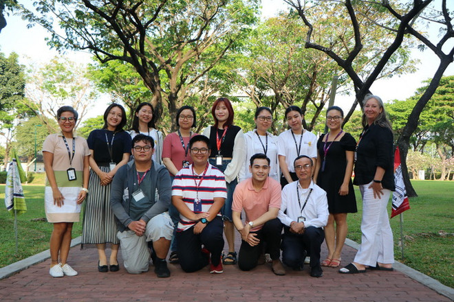 Nhân viên phòng Hỗ trợ bình đẳng giáo dục RMIT và sinh viên hỗ trợ làm cho chương trình SA. RMIT Việt Nam nhận quán quân trong hoạt động thúc đẩy hòa nhập ảnh 3