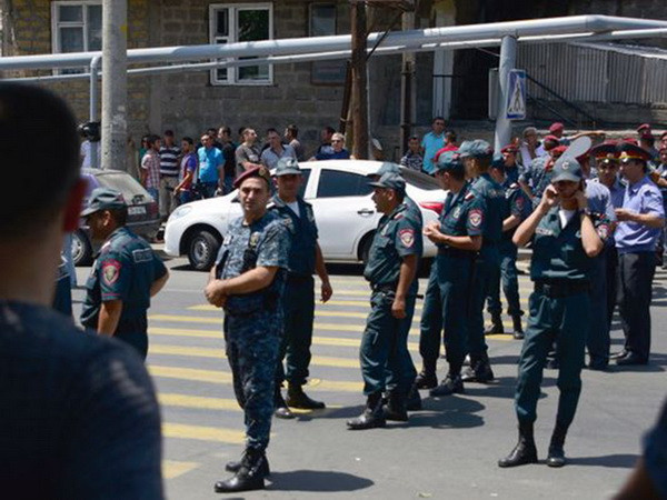 Armenia: Đụng độ giữa cảnh sát và người biểu tình tại Yerevan ảnh 1