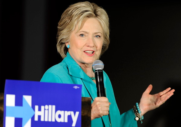 Uy tín của bà Clinton có nguy cơ sụt giảm do bê bối thư điện tử ảnh 1