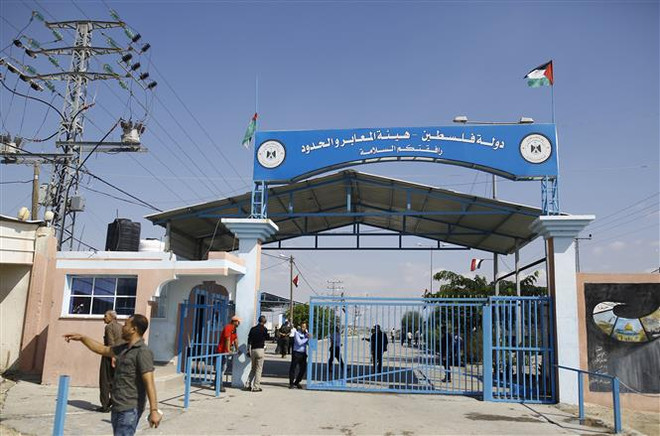Cửa khẩu Erez tại Beit Hanun, Dải Gaza. (Ảnh: AFP/TTXVN) EU hoan nghênh lệnh ngừng bắn nhằm vào dân thường ở Dải Gaza ảnh 1