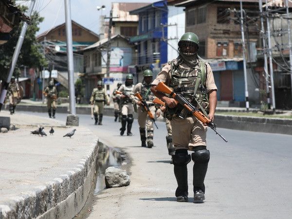 Binh sỹ Ấn Độ và Pakistan đấu súng ở khu vực tranh chấp Kashmir ảnh 1