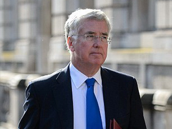 Bộ trưởng Quốc phòng Anh Michael Fallon bất ngờ thăm Iraq ảnh 1