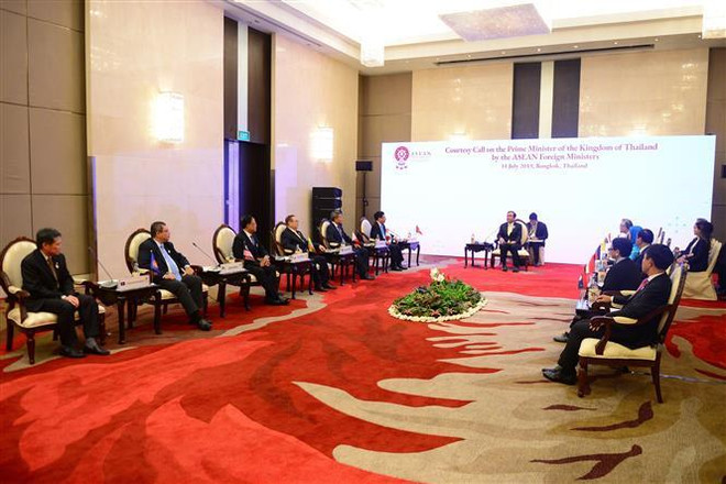 Các Bộ trưởng Ngoại giao ASEAN chào xã giao Thủ tướng Thái Lan ảnh 2