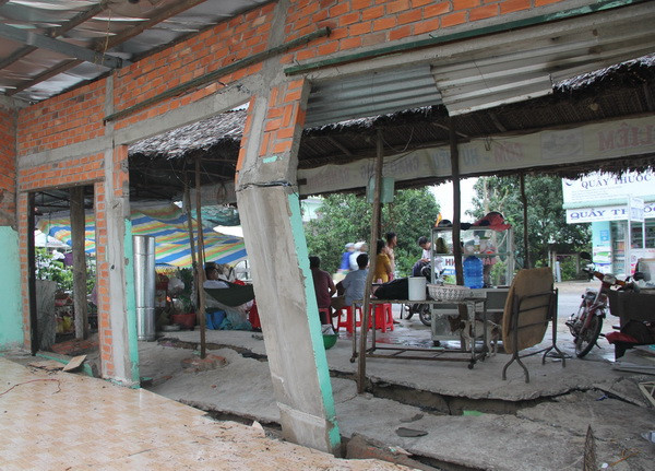 Long An: Sụt lún nghiêm trọng trên tuyến kênh Dương Văn Dương ảnh 1