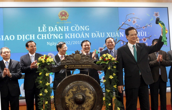 Thủ tướng đánh cồng mở phiên giao dịch chứng khoán đầu Xuân ảnh 1