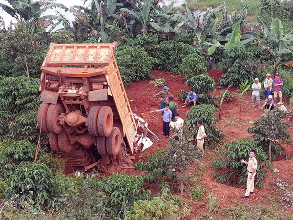 Đắk Nông: Xe ben lao xuống vực sâu, tài xế tử vong tại chỗ ảnh 1