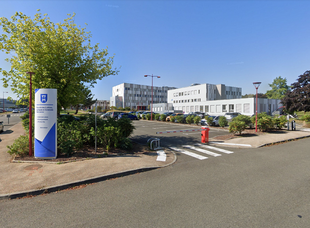 Tấn công bằng dao tại Pháp làm 4 giáo sư và sinh viên bị thương ảnh 1