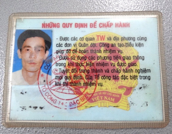 Bắt đối tượng dùng thẻ công vụ giả tiếp cận người nhập cảnh trái phép ảnh 1