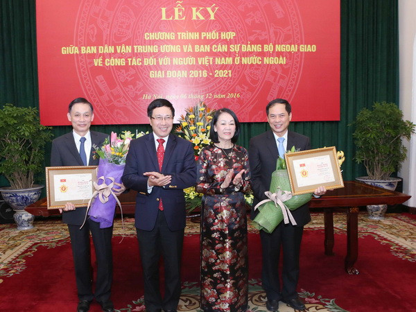 Phối hợp thực hiện công tác đối với người Việt Nam ở nước ngoài ảnh 2