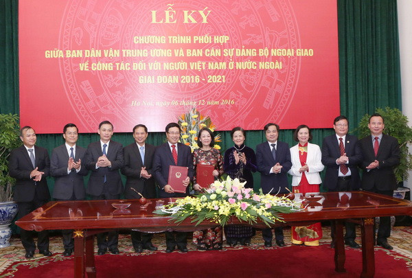 Phối hợp thực hiện công tác đối với người Việt Nam ở nước ngoài ảnh 1