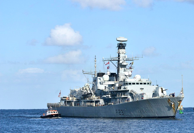 Anh giải thích việc điều tàu chiến giám sát lệnh trừng phạt Triều Tiên ảnh 1