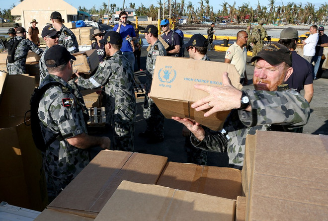 Australia tặng Hải quân Philippines 2 tàu đổ bộ chở đồ tiếp tế ảnh 1