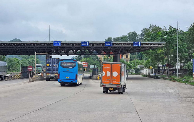 Thanh Hóa: Trạm thu phí "hết hạn sử dụng" cản trở giao thông ảnh 1