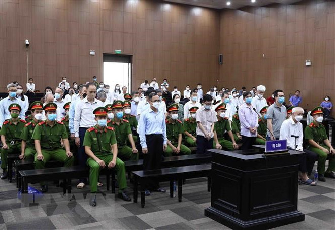 Xét xử cựu lãnh đạo Bình Dương: Tranh luận làm rõ động cơ vụ lợi ảnh 1